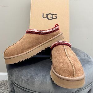 Ugg Tazz Chestnut color. Brand new!